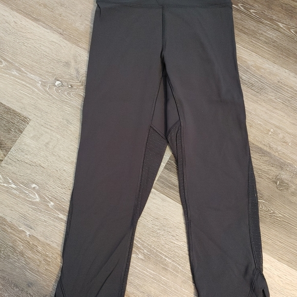 Lululemon grey crops with mesh size 4 - Picture 1 of 3
